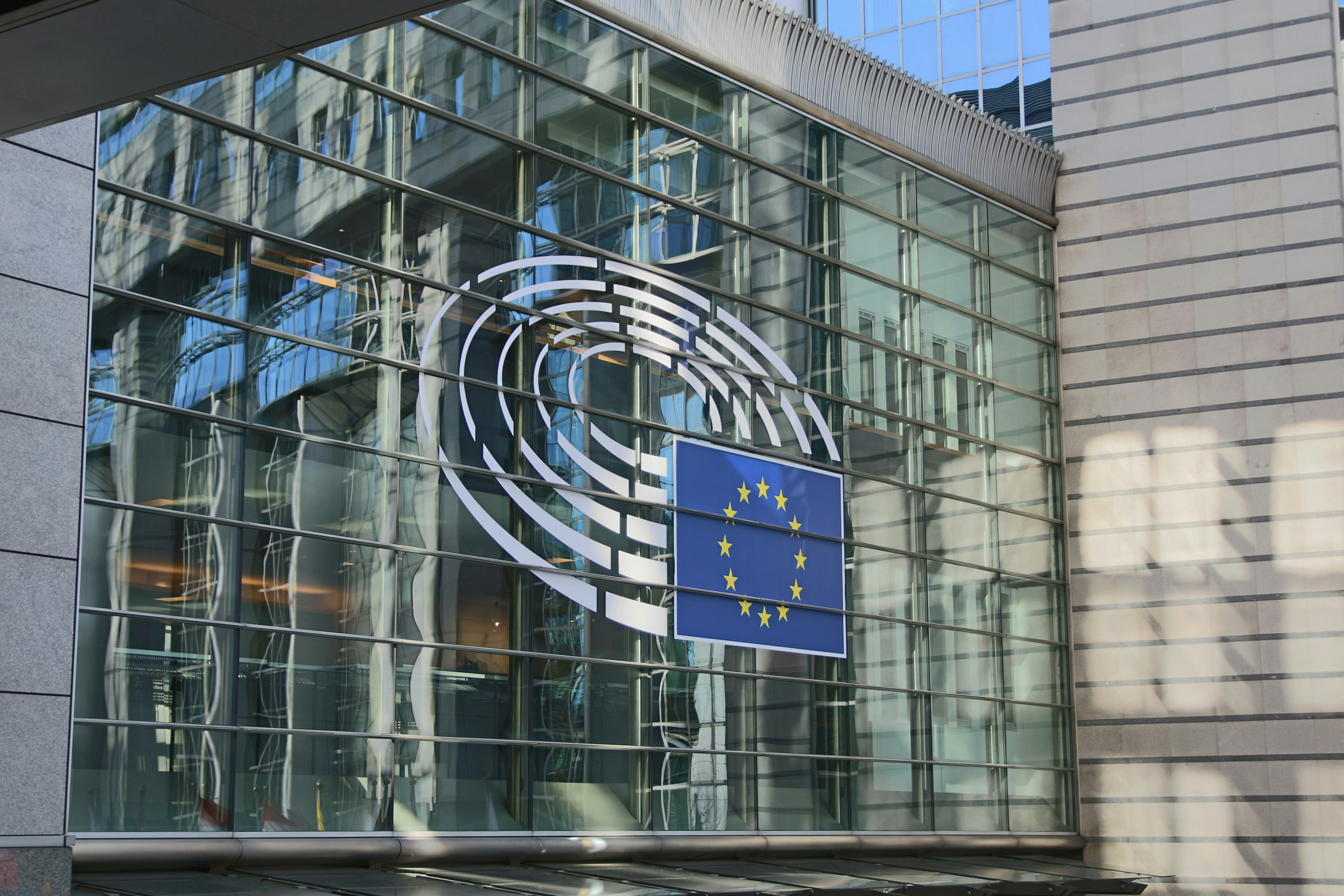 European Parliament calls for reducing dependence on U.S. tech giants and building Europe’s own digital infrastructure